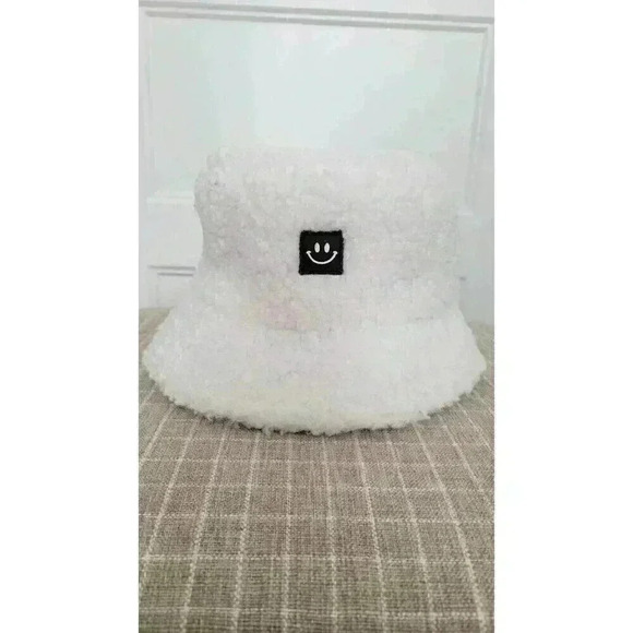 MaxNova Women Fuzzy Sherpa Teddy Style Vintage Faux Fur Wool Bucket Hat - Picture 1 of 3